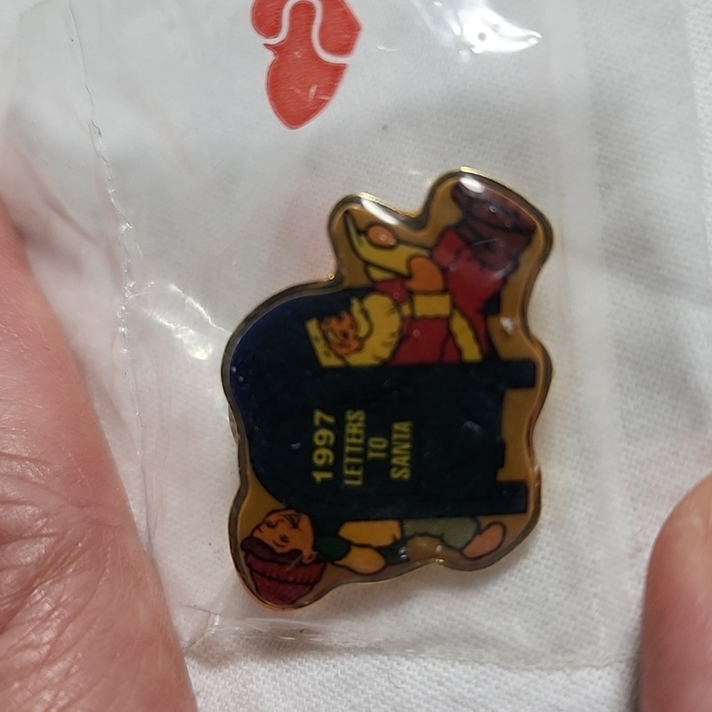 New in Package Hallmark 1997 Letters to‎ Santa Pin